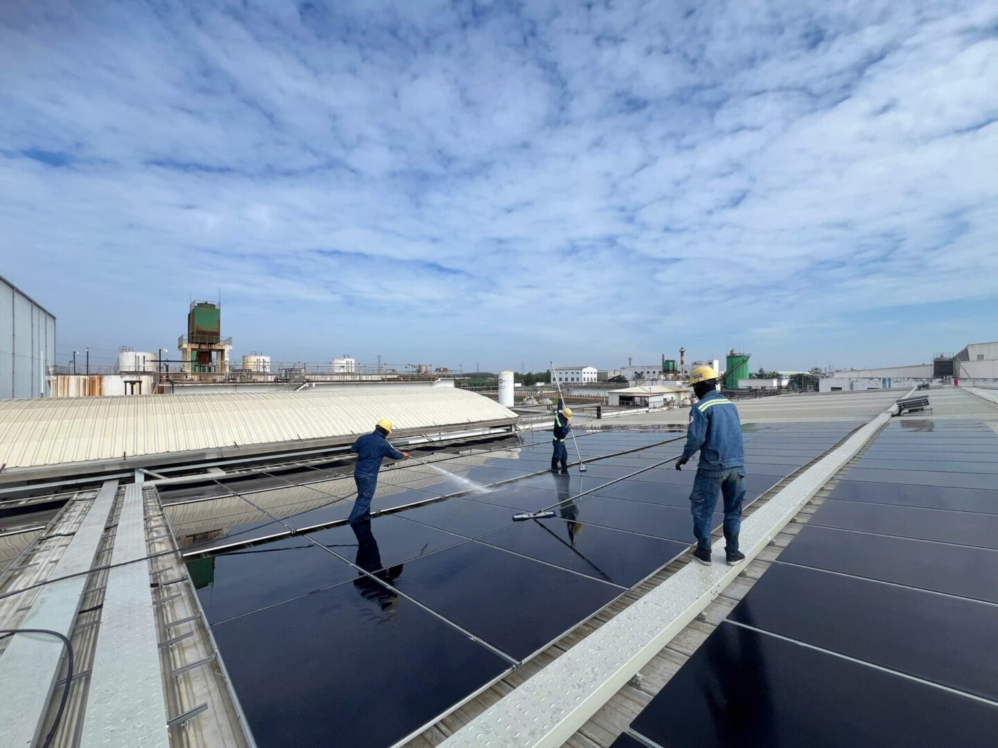 bui-min-anh-huong-hieu-suat-dien-mat-troi