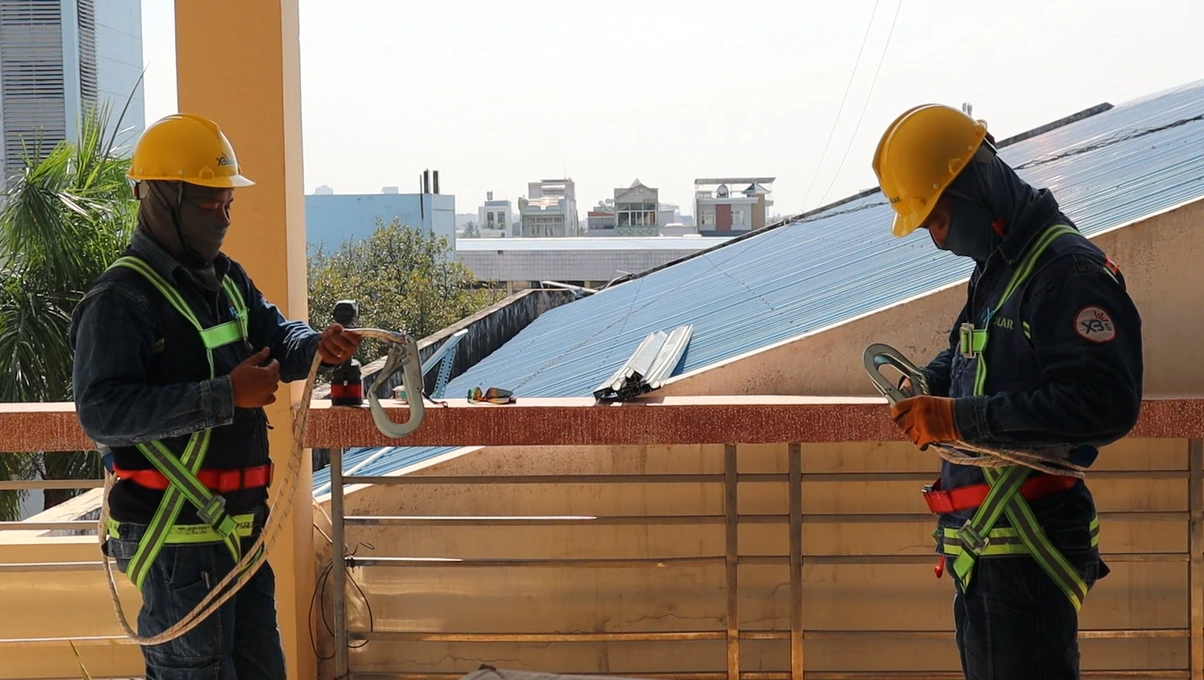 Lắp đặt pin mặt trời an toàn