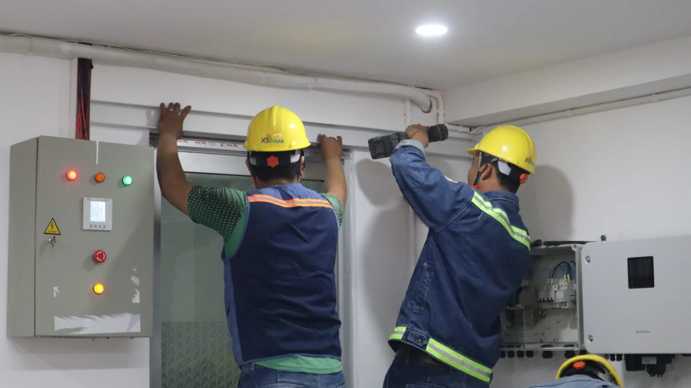 Thiết bị điện mặt trời Sungrow trong phòng thực hành